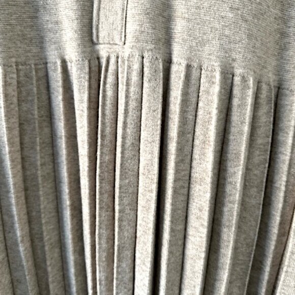 NWOT Knit One Piece Classic Pleated Dress - Picture 4 of 4